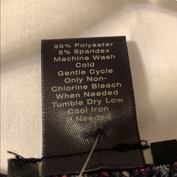 ❌SOLD❌ Ann Taylor Medium V-neck Top w/Ruching Navy - Picture 8 of 8